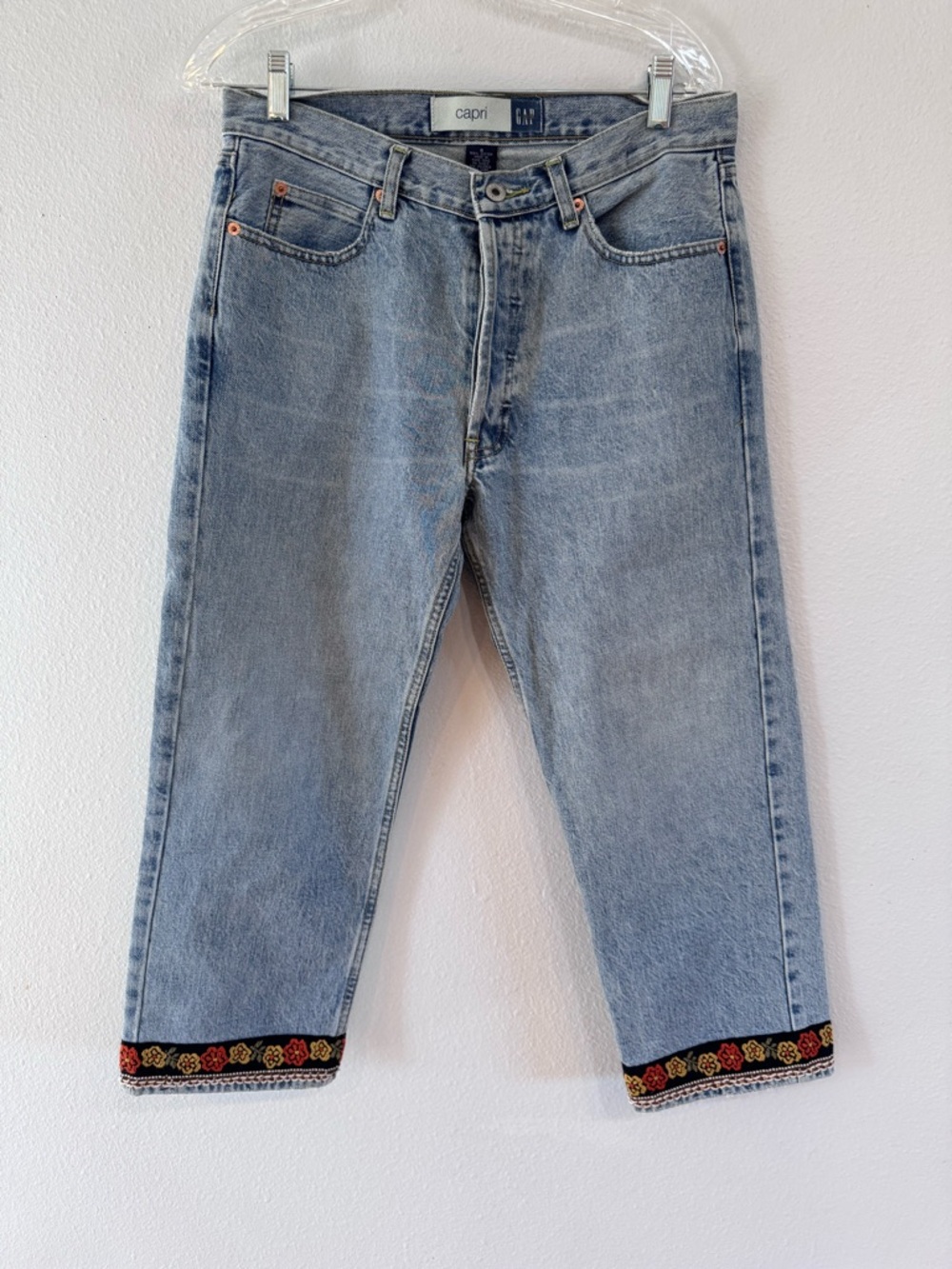 Vintage GAP Blue Denim Fade Embroidered Hem Crop Jeans w/fun Pocket Patch Size 8